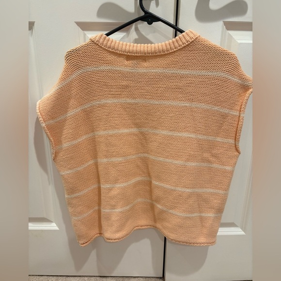 Peachy Colored Sleeveless Sweater Oversized Fit - Picture 4 of 4